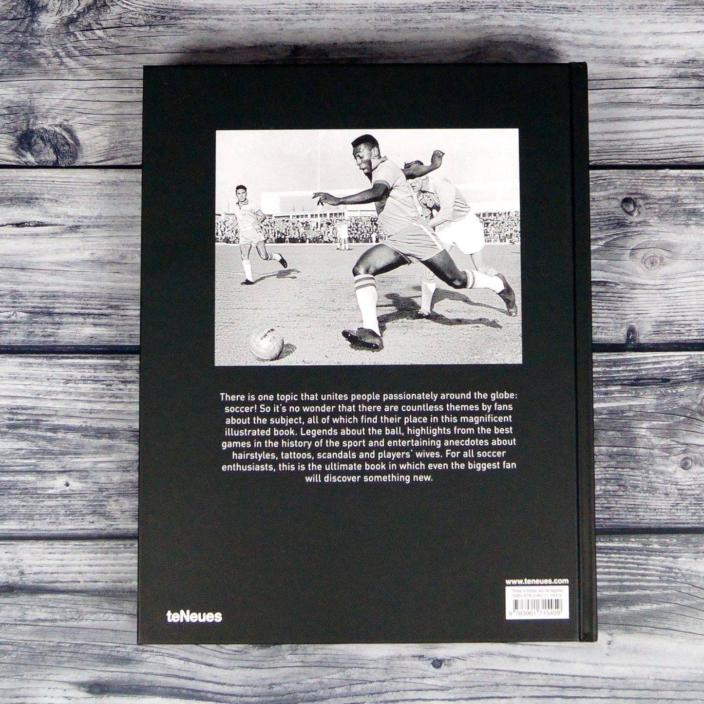 Soccer - The Ultimate Book