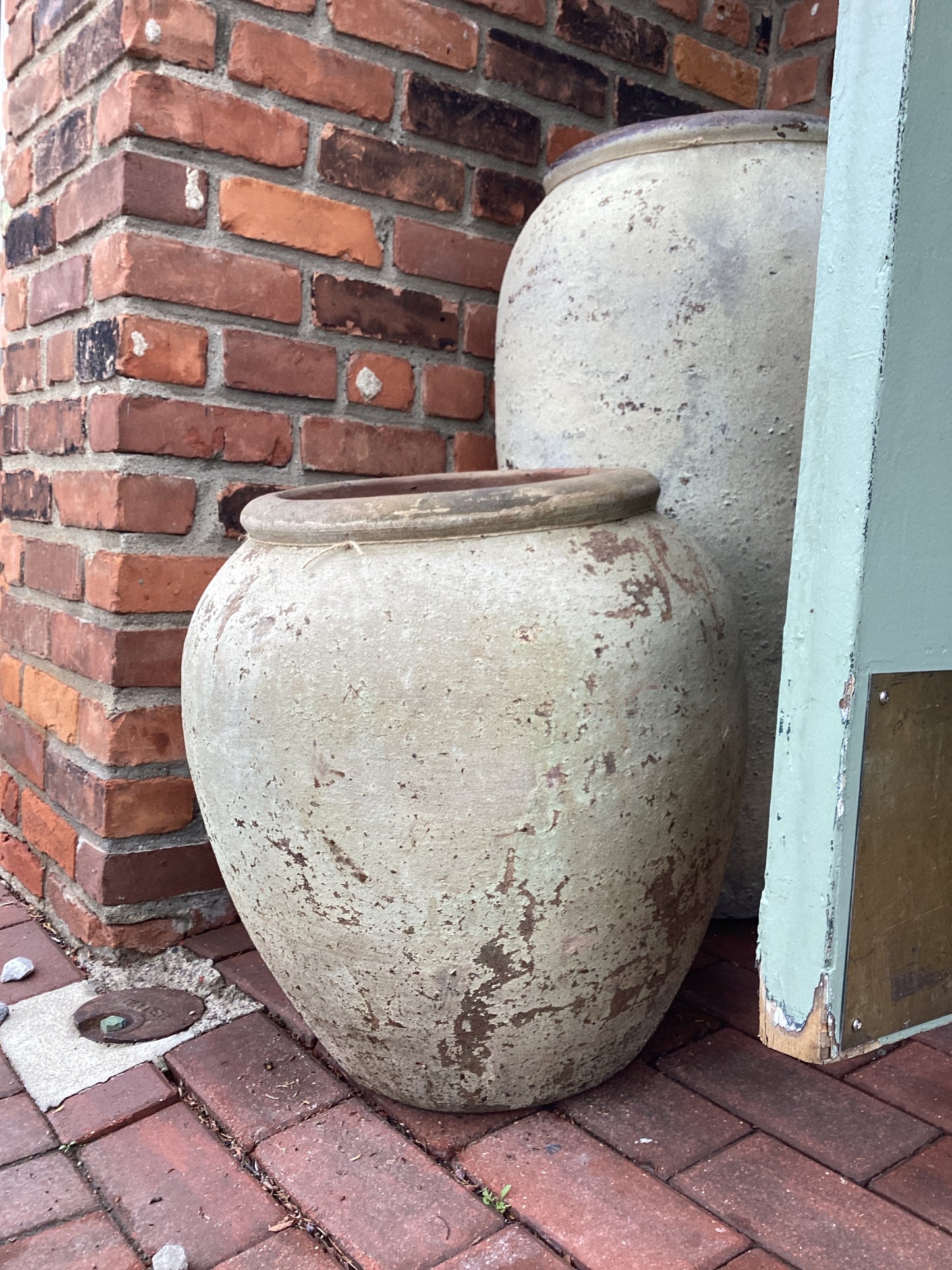 Vintage Vietnamese Medium Terracotta Planter (outdoor)