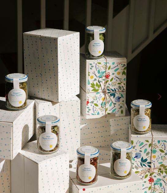 Essential Spices- Daphnis and Chloe
