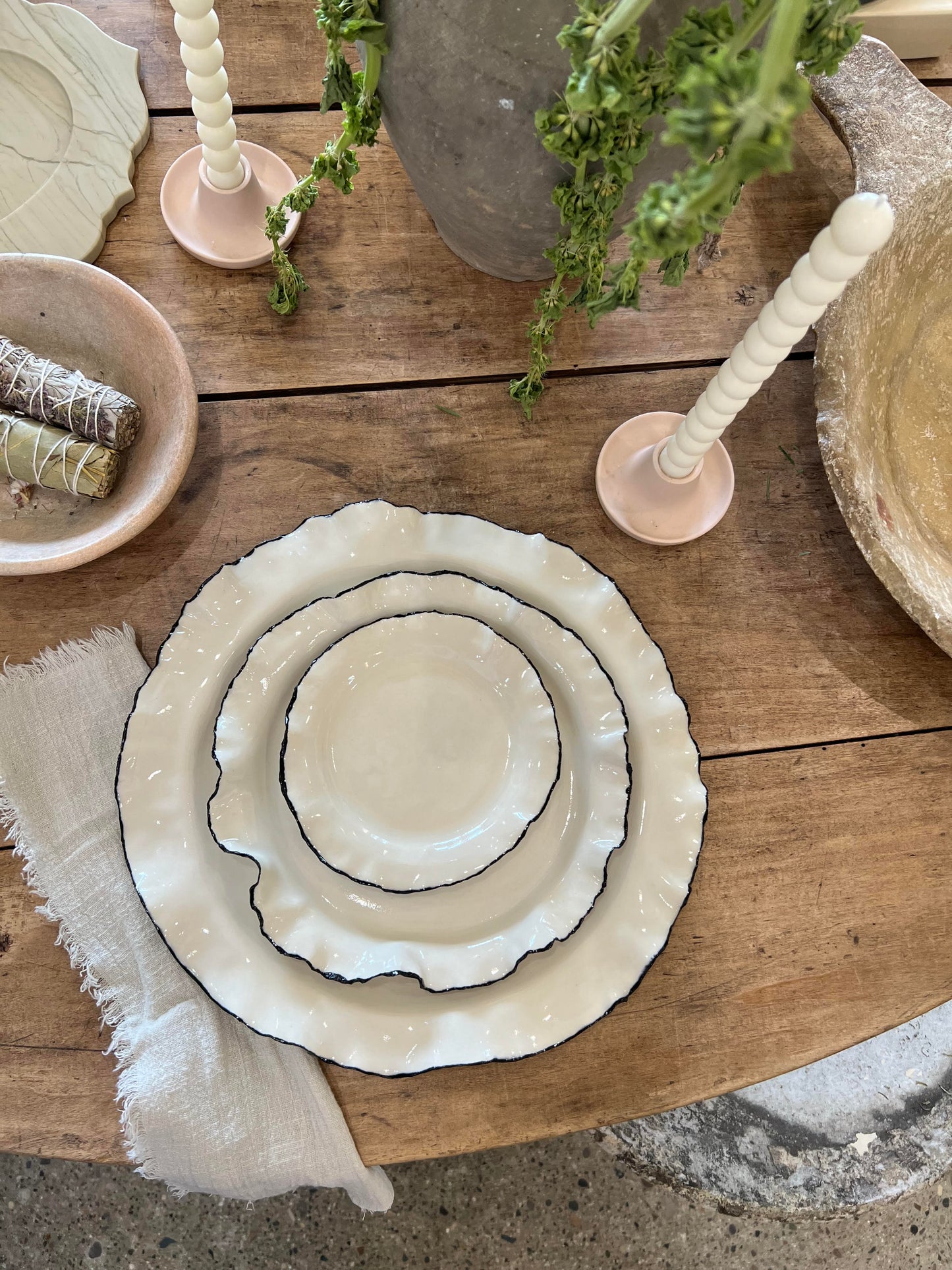 Ruffled Trim Porcelain Dinner Plates