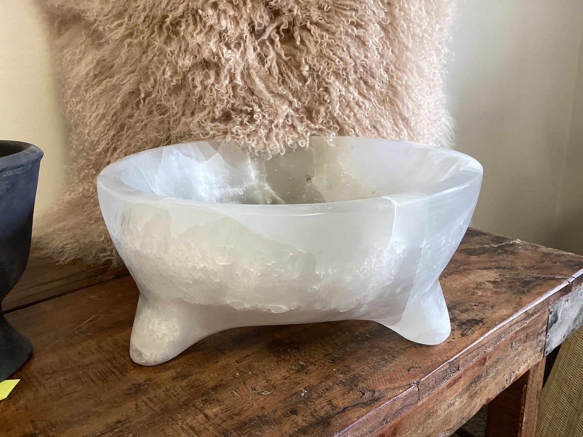 Footed selenite round bowl