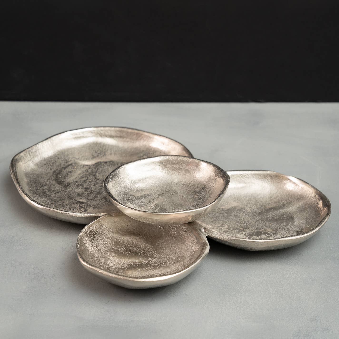 Textured 4-Plate Cluster Dish