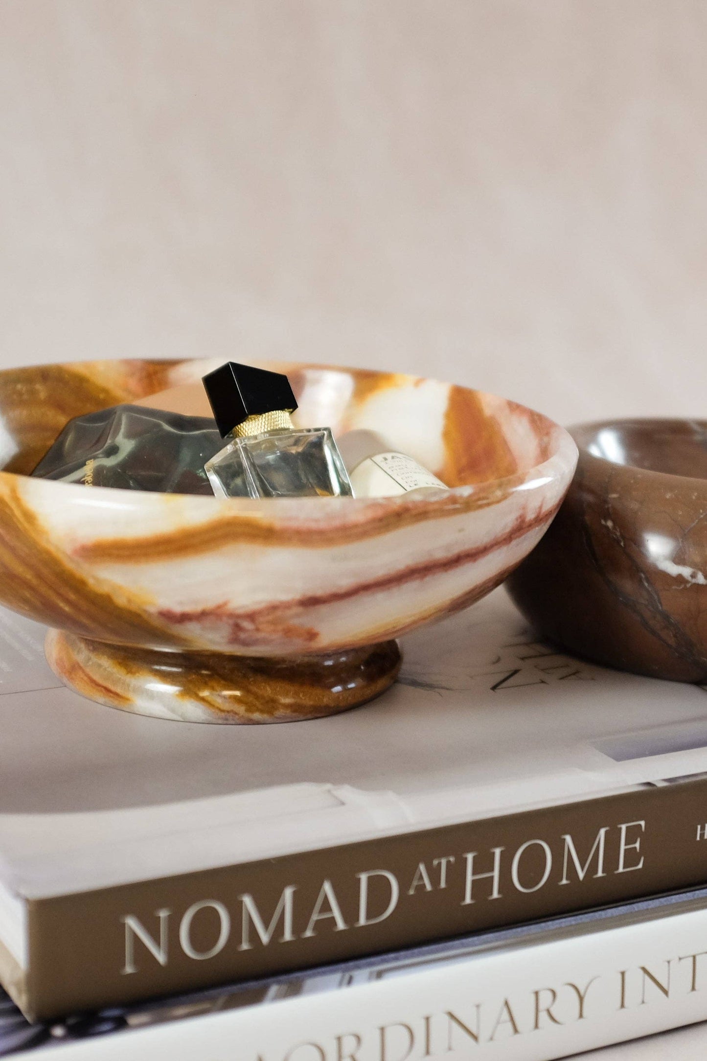 Classic Pedestal Onyx Bowl - Onyx - Multi