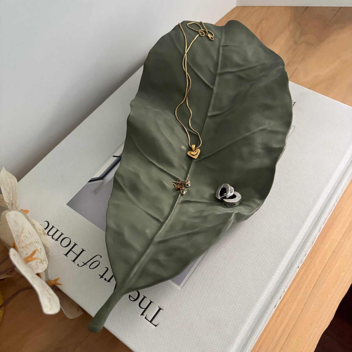 Sylva - Organic Leaf Tray | Modern Coffee Table Decor