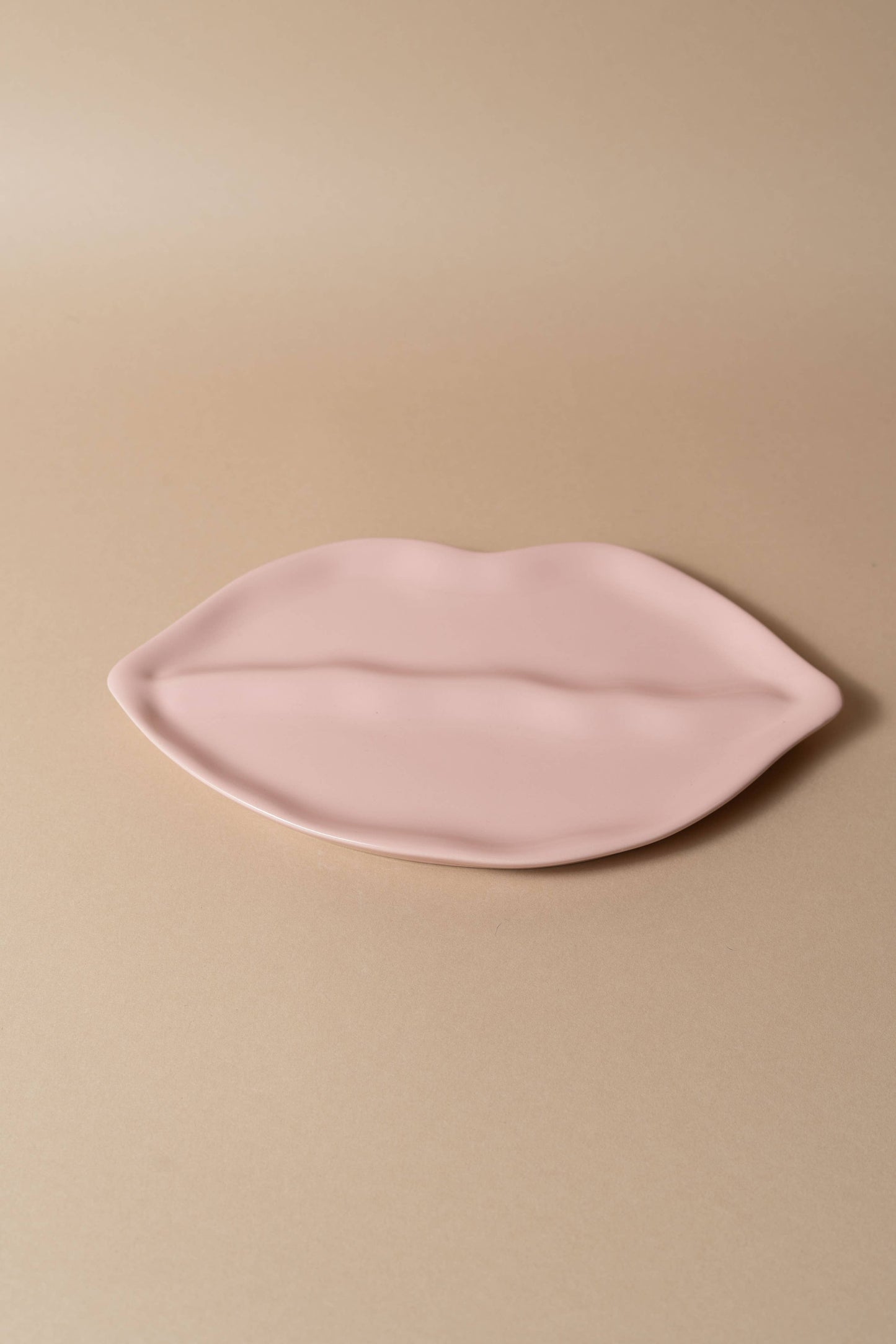 Sisi plate, Lip pink