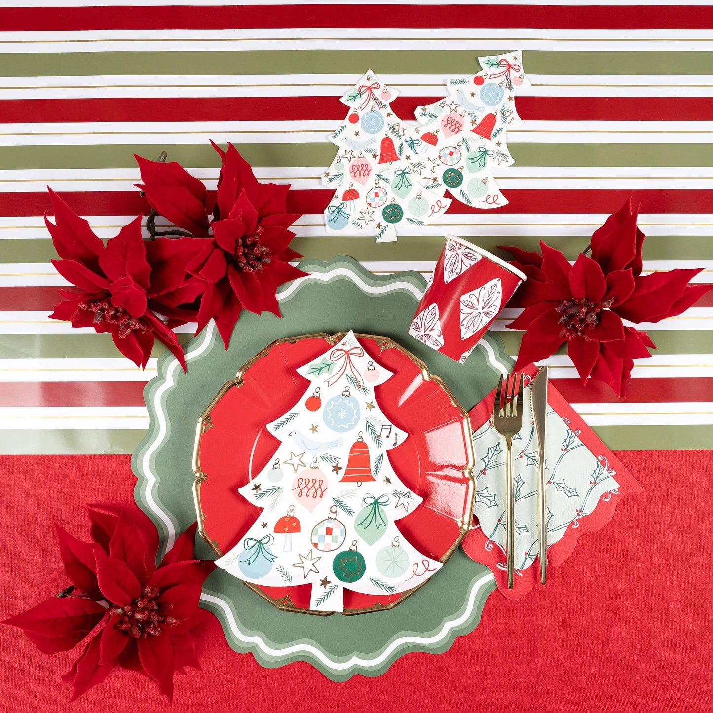 MCL23-PL4- Green Fancy Scallop Paper Placemats