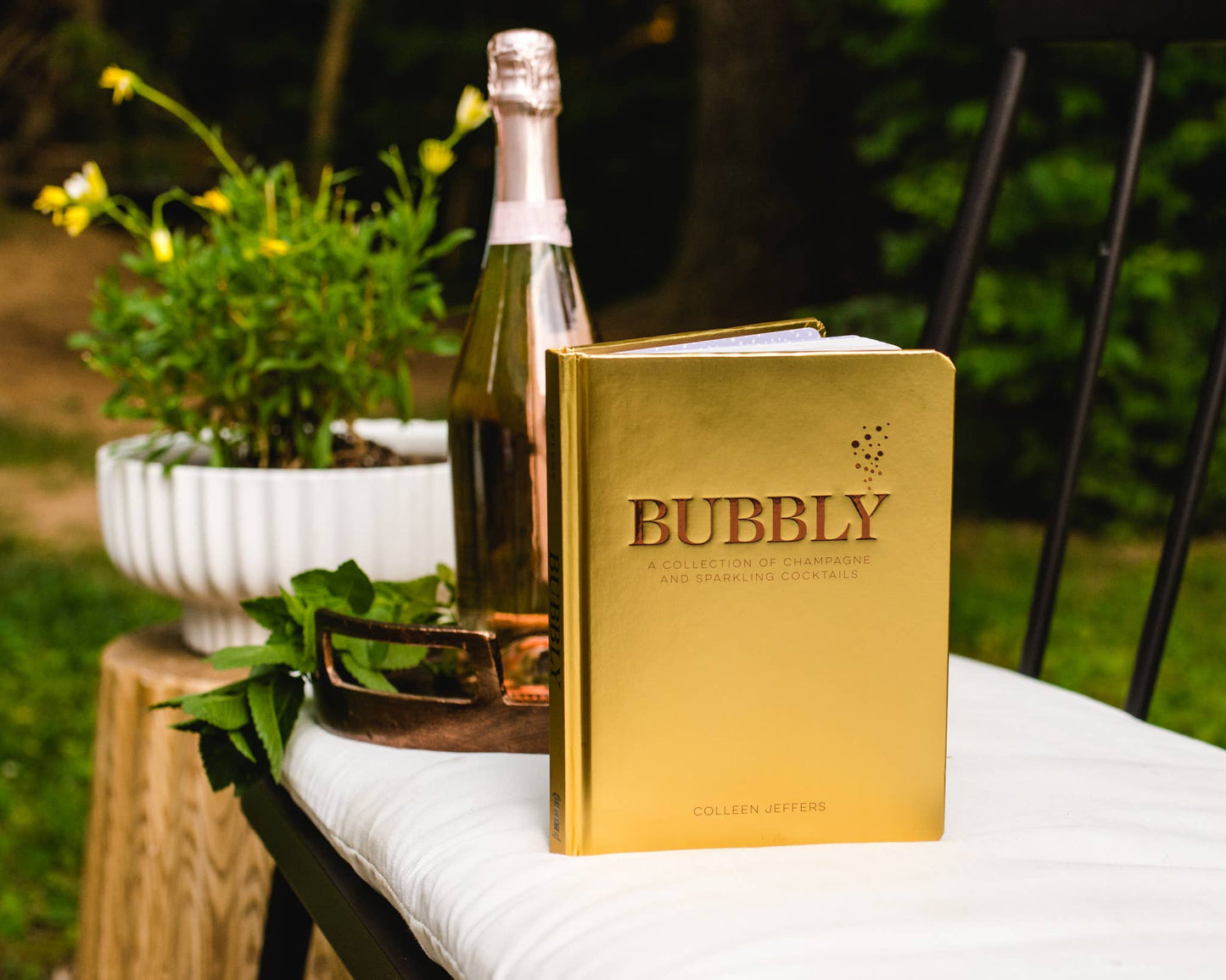 Bubbly: A Collection of Champagne and Sparkling Cocktails book