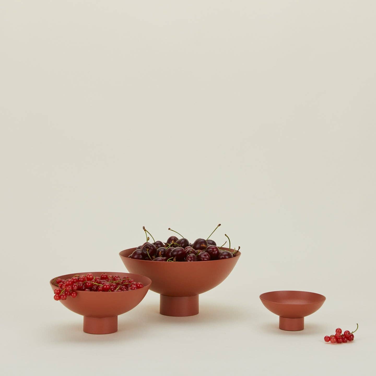 ESSENTIAL FOOTED BOWL - TERRACOTTA