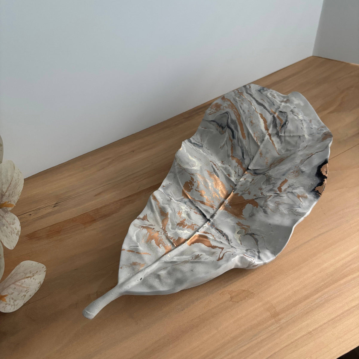 Sylva - Organic Leaf Tray | Modern Coffee Table Decor