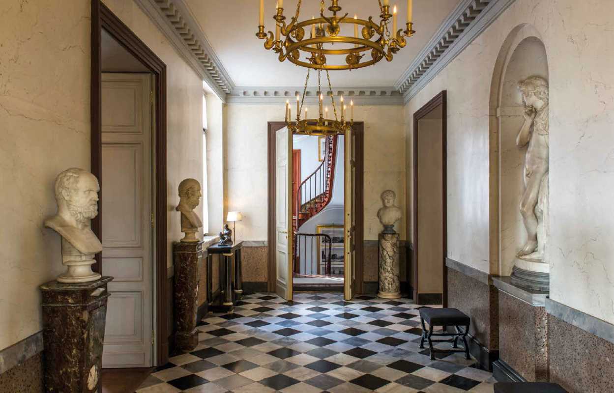 Paris Living by Guillaume Laubier