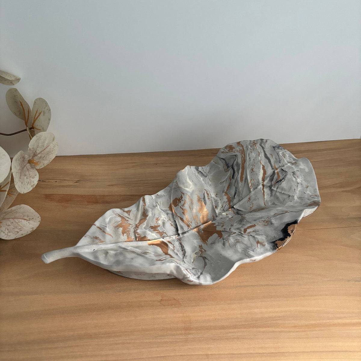 Sylva - Organic Leaf Tray | Modern Coffee Table Decor