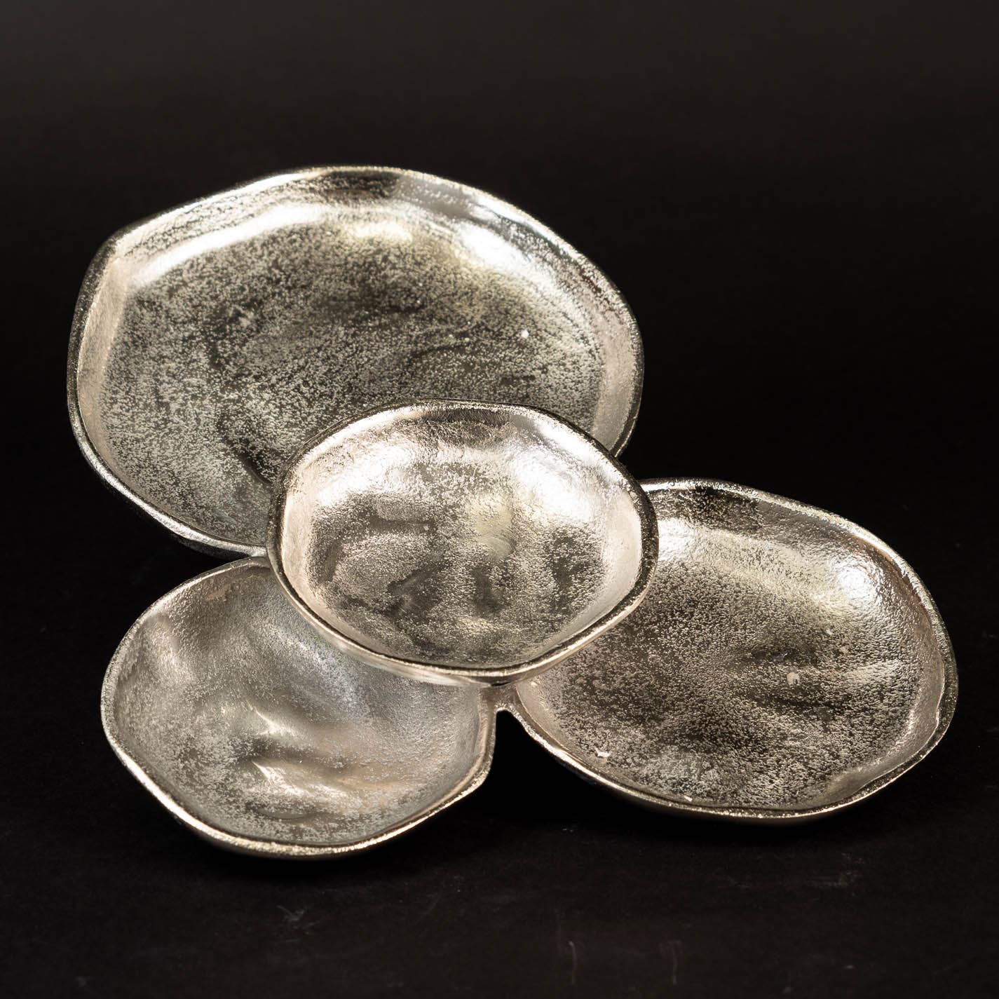 Textured 4-Plate Cluster Dish