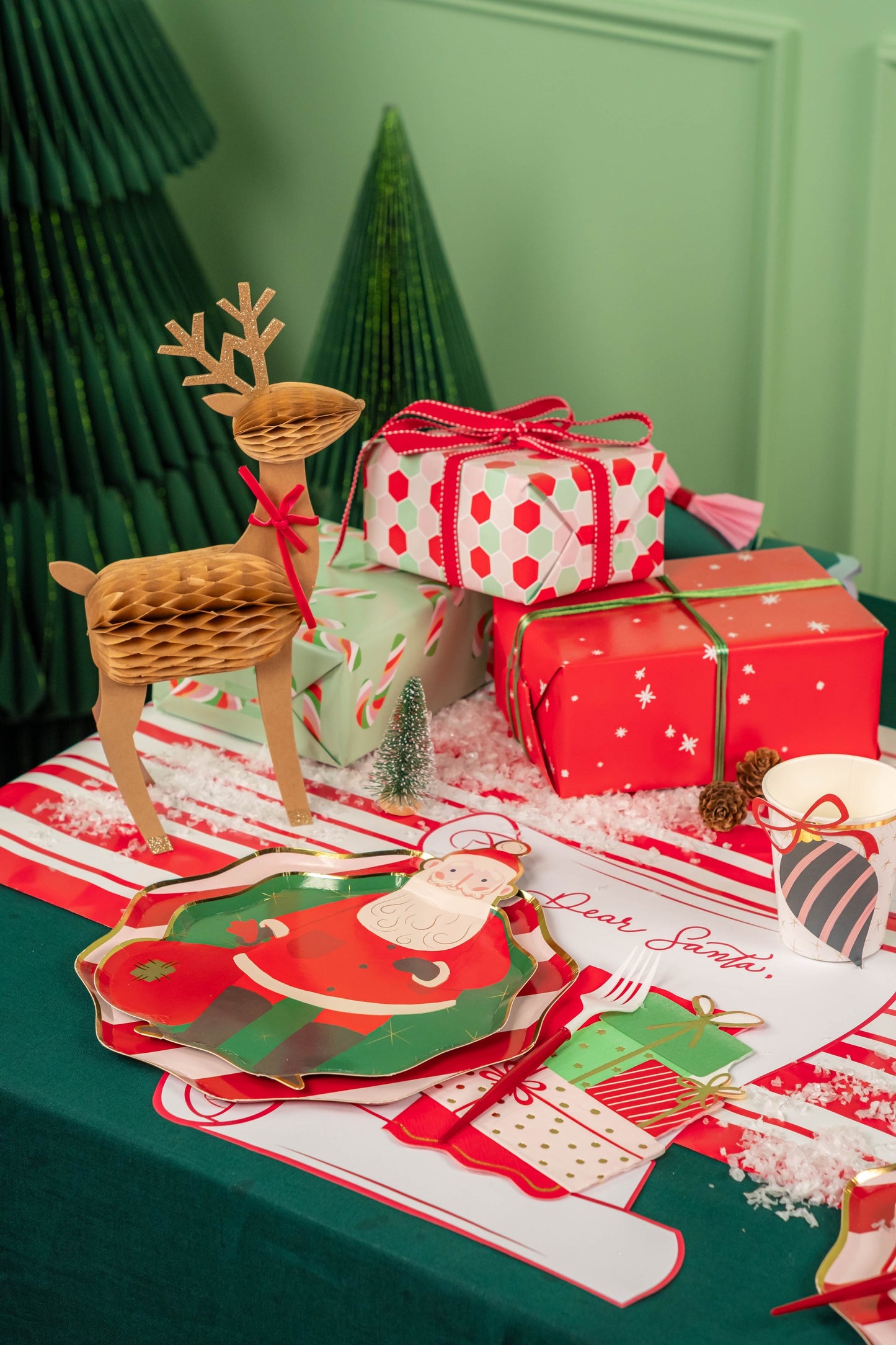 HOL24-DNP1- Red Holiday Stripes Dinner Plates