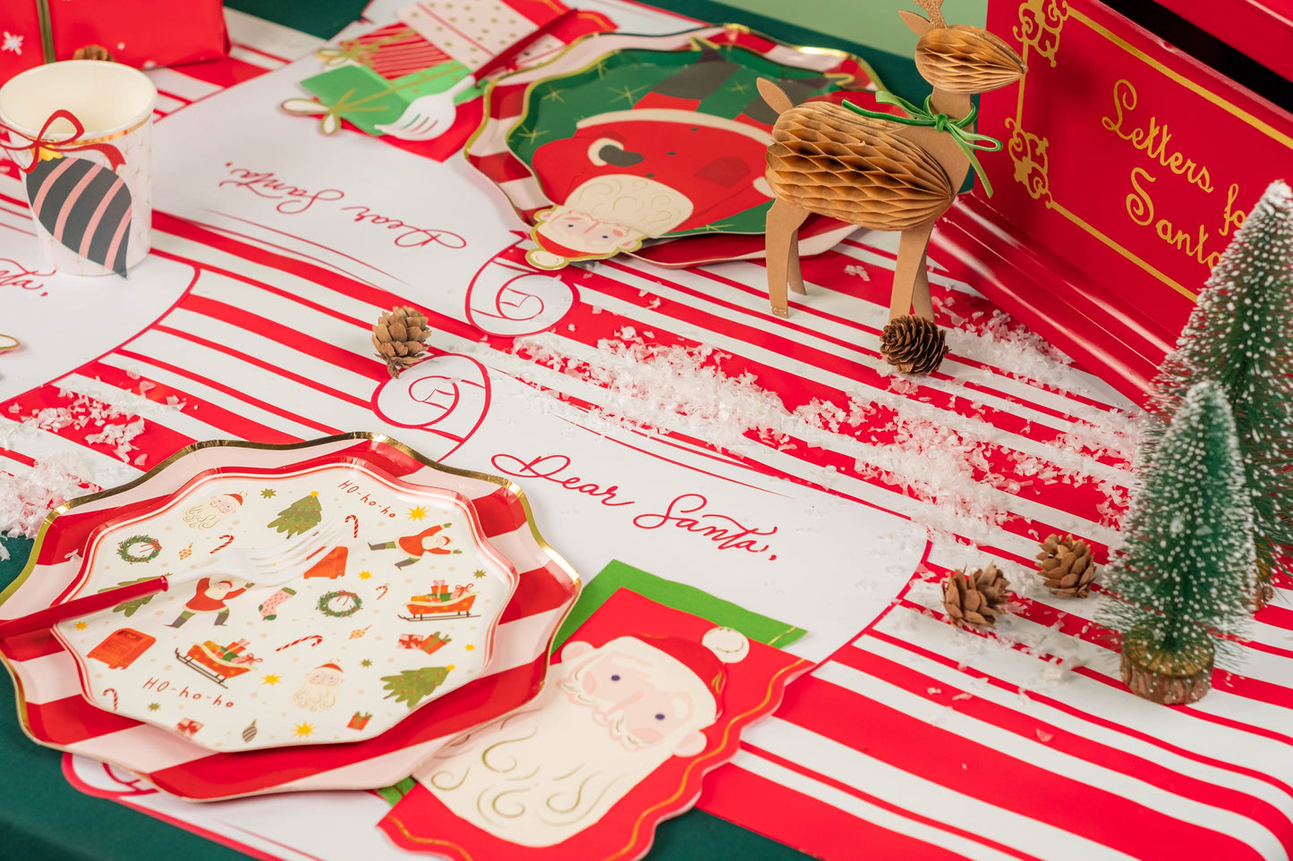 HOL24-DNP1- Red Holiday Stripes Dinner Plates