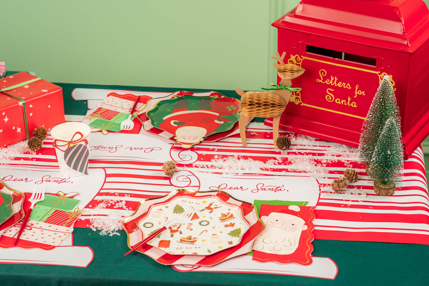 HOL24-DNP1- Red Holiday Stripes Dinner Plates