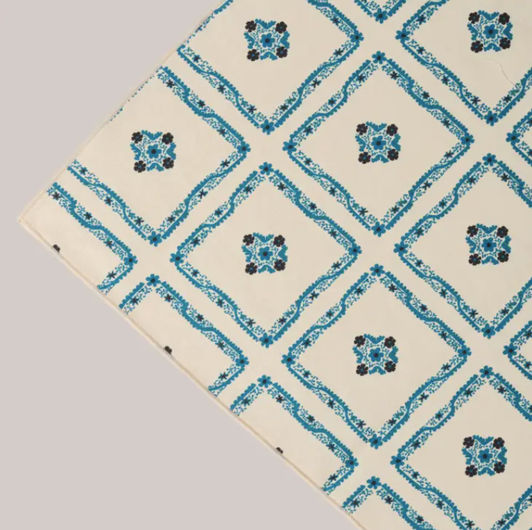 Elza Handkerchief Centerpiece Tablecloth